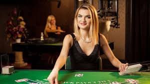 mmk09 Live Casino မိုဘိုင်းဖုန်း APP ဖြင့် Baccarat ကစားနေသော မြန်မာ ကစားသမား